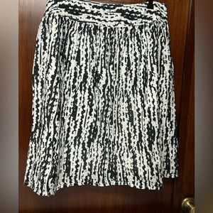 Liz Claiborne abstract white and black skirt for woman’s size 14